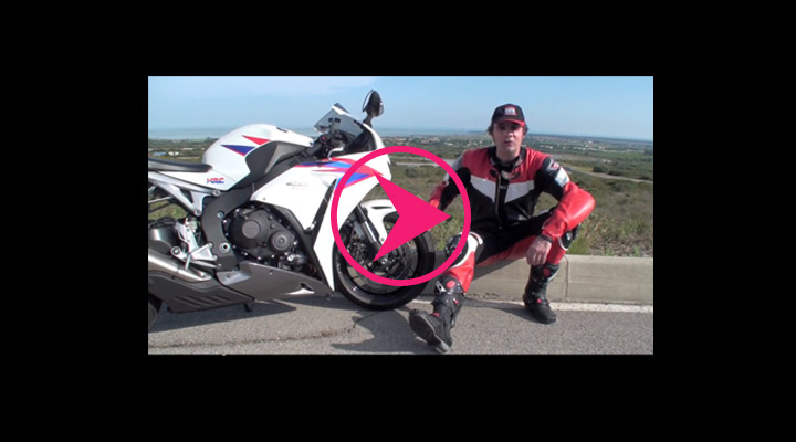 Comment se fait un comparatif pneu moto super sport ? (vidéo)