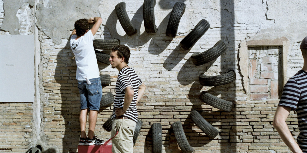 Le pneu usagé, cet art de la rue (Barcelone, mai 2015)