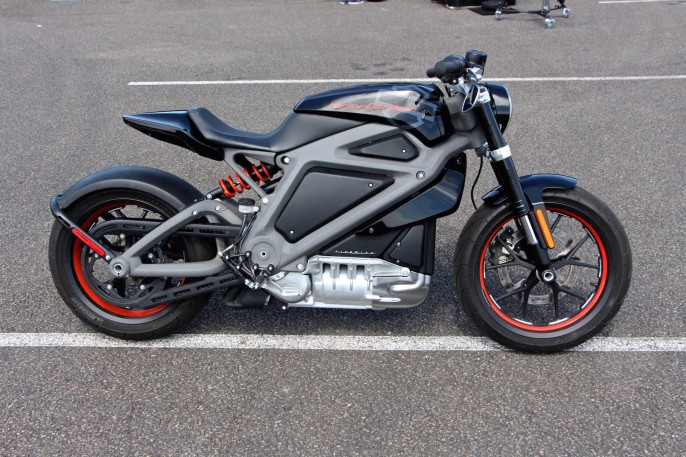 Et on finit en beauté avec mon coup de cœur : la Harley-Davidson LIVEWIRE. Qui aurait cru qu’HD ferait une moto électrique ?! Ou plutôt un prototype, car pas encore de biker écolo chez Harley...