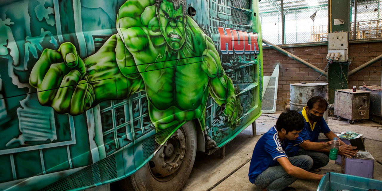 Des artistes qui transforment des bus en oeuvres d’art