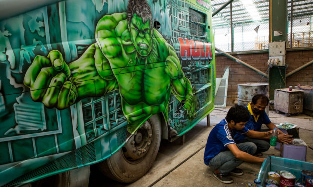 Des artistes qui transforment des bus en oeuvres d’art