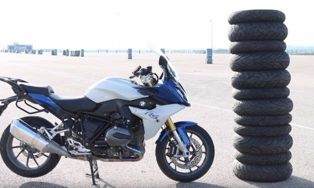 2 comparatifs de pneus moto « Sport-Touring » et « Hypersport » par Motor Cycle News