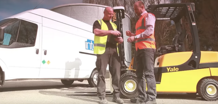 Nouveau : service de montage sur site pour les pneus pleins des chariots élévateurs