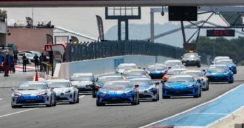 Première manche de l’Alpine Elf Europa Cup avec la voiture Allopneus Alpine Elf Europa Cup avec la voiture Allopneus